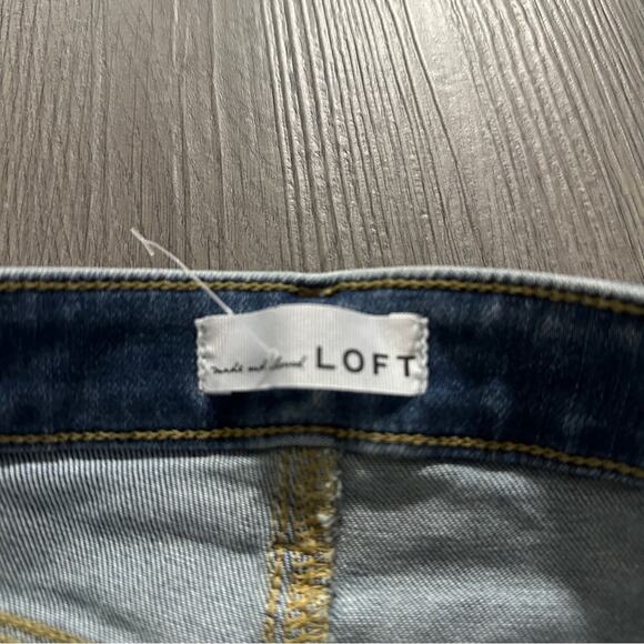 Loft Light Wash Mid Rise Distressed The Curvy Jegging Skinny Jeans Size 0/25 - Picture 6 of 12